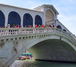 Венеция ще контролира свръхтуризма с нова такса от 5 евро